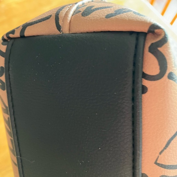 NWOT Betsey Johnson Bucket Bag.  Fur handle and crossbody strap included. - Picture 3 of 4